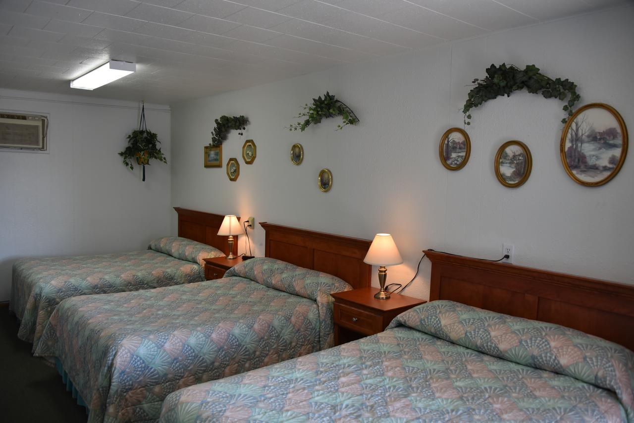 Royals Inn Motel Malta Екстер'єр фото